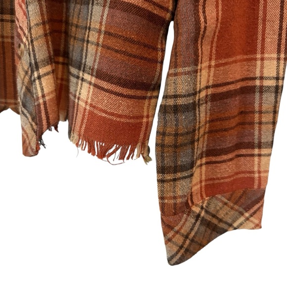 Hem & Thread Frayed Plaid Button-Up Lightweight Flannel Shirt, Striped Sides, M - Picture 6 of 15